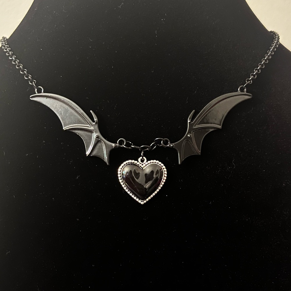 Hand Crafted Gothic Black Bat Wing Necklace with Heart Pendant - Picture 2 of 4